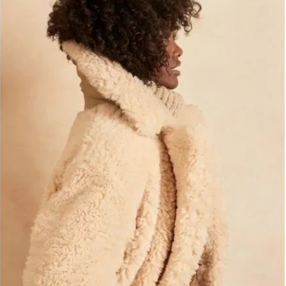 Banana Republic Oversized Sherpa Cocoon Coat - Picture 2 of 8